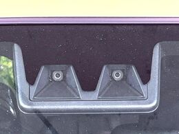 【スマートアシスト】走行中に前方の車両等を認識し、衝突しそうな時は警報とブレーキで衝突回避と被害軽減をアシスト。より安全にドライブをお楽しみいただけます。