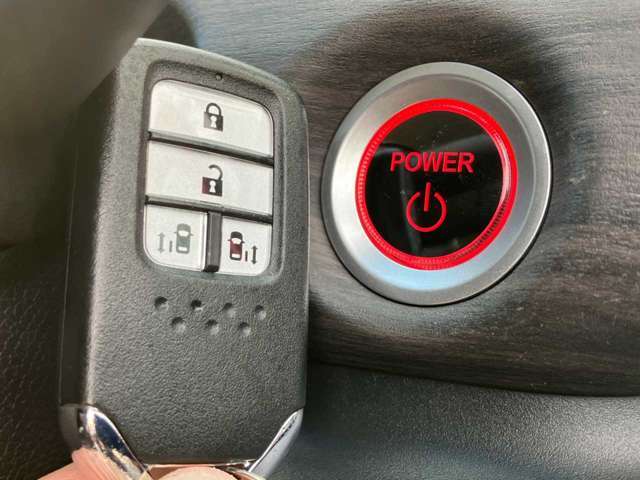 【プッシュエンジンスタート】鍵をカバンやポケットから入れたまま、スタートボタンでエンジン始動・停止をワンタッチで行えます！