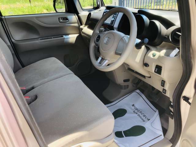 運転席の写真でございます。