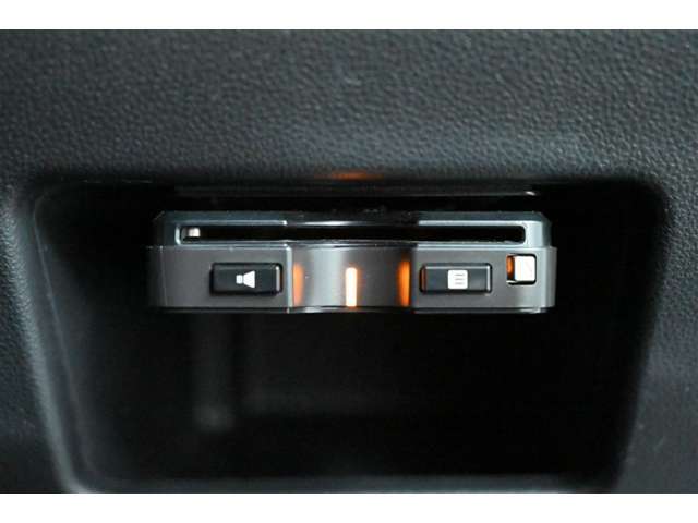 ETC車載器です。　高速・有料道路の料金をキャッシュレス、スムーズに通過できます。