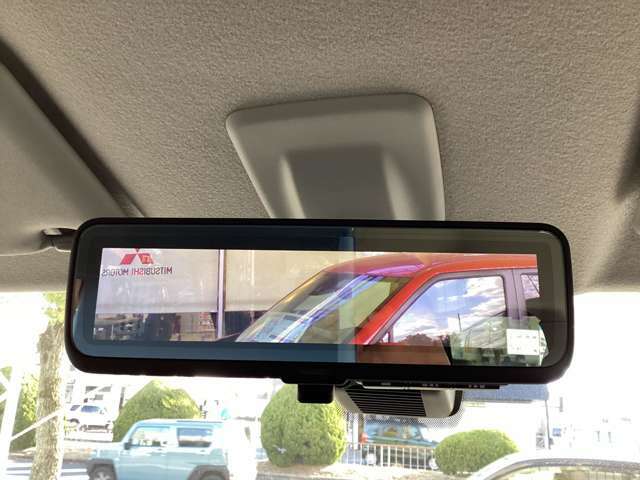 車内の状況や天候に関わらずクリアな後方視界を実現するデジタルルームミラーを装備！すっきりクリアな後方視界が得られます！また、マルチアラウンドモニターも装備され、さらに安全性が向上します。