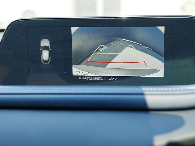 バックカメラを標準装備。駐車場などでの取り回しもスムーズに行っていただけます。