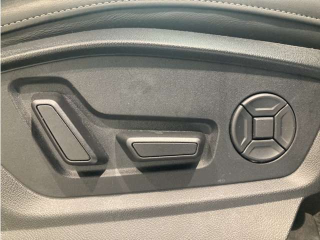 適度な硬さで長時間の運転でも疲れにくいシート設計です。