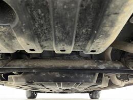 【下回り】下回りがきれいなうちに、防錆加工の施工がオススメ。降雪地域はもちろん、沿岸部にお住いの方や、趣味でマリン・ウィンタースポーツをされる方に大変好評いただいております。