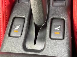 【シートヒーター】寒い日に重宝するシートヒーター！エアコンより早く温まってくれるので寒がりの人も安心ですね♪エアコンの温風は乾燥するから苦手、という方にもをおすすめです。