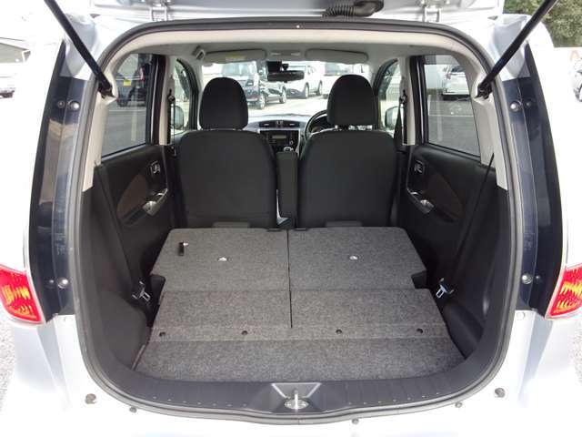 ★2列目シートは折りたたみが可能なのでシチュエーションによって様々な使い方をお楽しみ下さい！