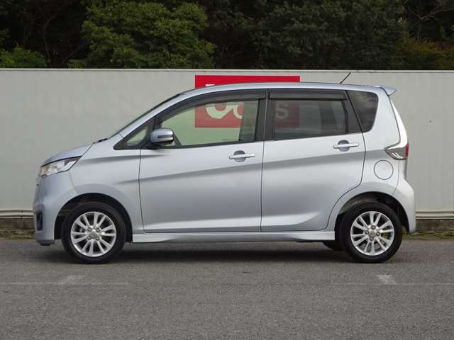 【プライバシーガラス】紫外線をカット。日焼け対策やエアコン効率が上がります。