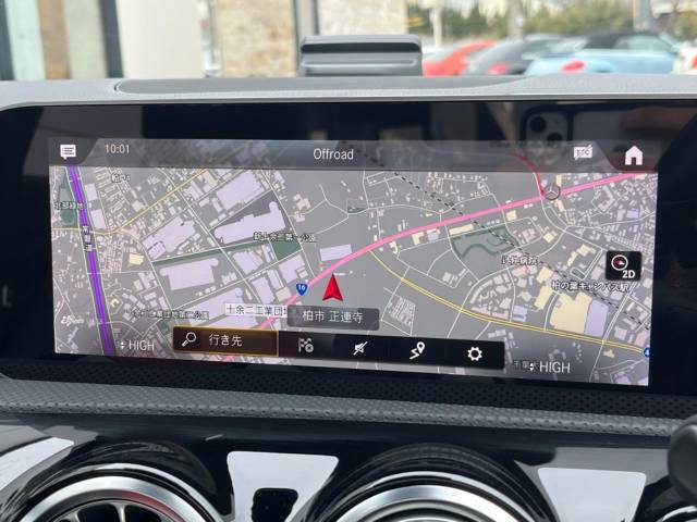 ●ベンツ純正ナビ:一体感のあるナビは、高級感ある車内を演出してくれます。Bluetooth再生などオーディオ機能も充実しておりますので、運転もより楽しめます♪