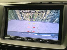【バックカメラ】駐車時に後方がリアルタイム映像で確認できます。大型商業施設や立体駐車場での駐車時や、夜間のバック時に大活躍！運転スキルに関わらず、今や必須となった装備のひとつです！