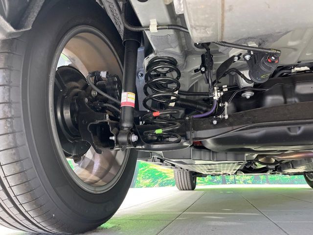 お車を安心してお乗りいただく為には、足回りの定期点検が欠かせません。サービスサポート（有償保証）では無料点検もご提供しており、安心のカーライフをお過ごしいただけるサポート体制が整っています。