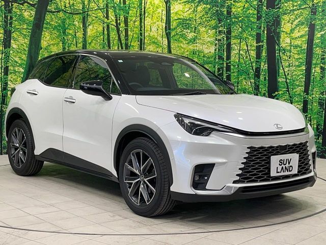 大好評のボディコーティング「弾スプラッシュコート」もご納車までに施工可能。通常のガラスコートと異なる、耐久年数6年の無機質ガラスコーティングが、ボディをキレイな状態に保ってくれます。