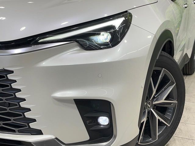 【LEDヘッドライト】悪天候や夜間走行時も良好な視界を確保し安心して運転できる高輝度LEDヘッドライトを装備！点灯速度が早く、消費電力も抑えられています。