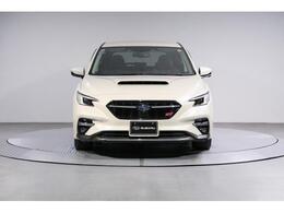 アイサイトXを搭載しアイサイトセイフティプラス(運転支援、視界拡張)に液晶メーターや大型のインフォメーションディスプレイを装備。