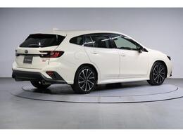 アプライドは【A型】です。装備が充実したSTIスポーツ入荷です！全国にご納車可能で保証も充実！お気軽にお問い合わせください！03-3654-3254までどうぞ♪