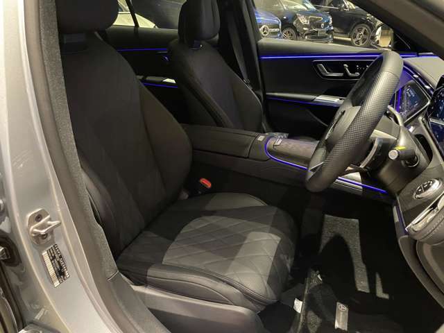 メルセデス・ベンツの定める厳しい基準をクリアしたお車のみをご案内させて頂きます。納車前整備はメーカー規定に基づき100項目以上にも及ぶ点検を熟練のメカニックによって行いご納車させて頂きます。