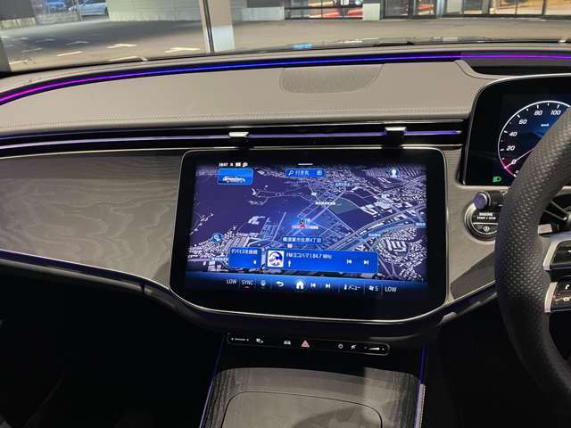 バックカメラにより駐車時の後方確認も楽にできます。お問い合わせは042-338-1133にご連絡下さい。