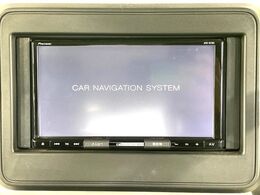 【ナビゲーション】目的地までしっかり案内してくれる使いやすいナビ。Bluetooth接続すればお持ちのスマホやMP3プレイヤーの音楽を再生可能！毎日の運転がさらに楽しくなります！！