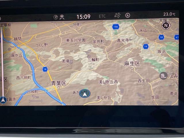 スマートフォン用アプリ[Apple CarPlay][Android Auto]対応の純正ナビ Discover Media を装備、ラジオのほか、USB、Bluetoothも対応しています。