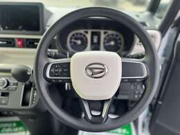 ☆ステアリングホイール☆手にしっくりくる握り心地で滑りにくく運転も快適です！