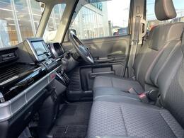 【助手席】きれいな助手席なので家族や友だちに乗ってもらっても安心です！新品のフロアマットのご注文も可能です。掲載箇所以外にご希望の写真がございましたらお気軽にお問い合わせ下さい。