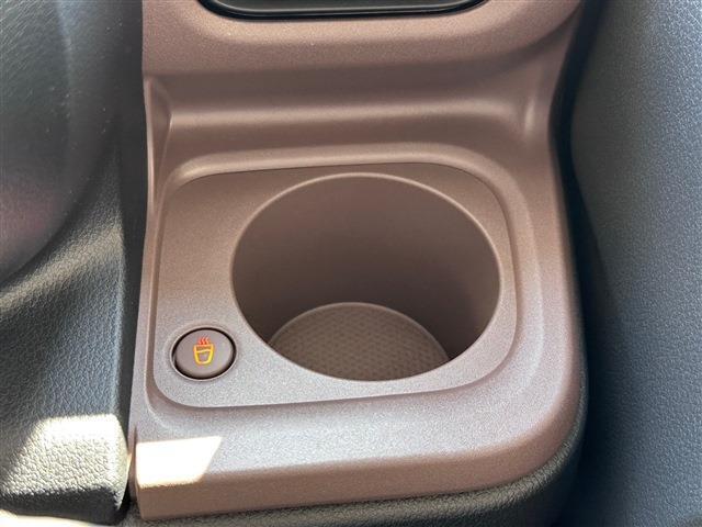 軽初の保温機能付きのカップホルダーは冬場に活躍してくれると思います♪