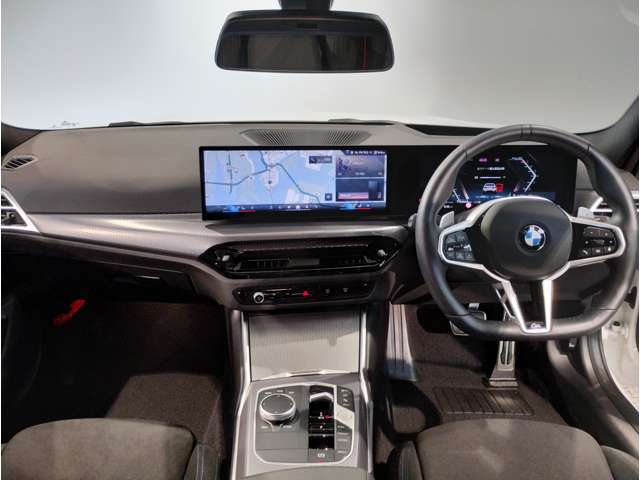 ☆センターパネルを運転席側に僅かに傾けたBMW独特のインパネ☆【駆け抜ける歓び】はここからもスタートしております☆