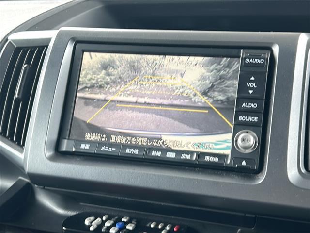 【バックモニター】後ろのカメラの映像をモニターに映し出すことができます！後方の見えない死角や、障害物との距離感をしっかり確認することができます！駐車が苦手な方におすすめです。