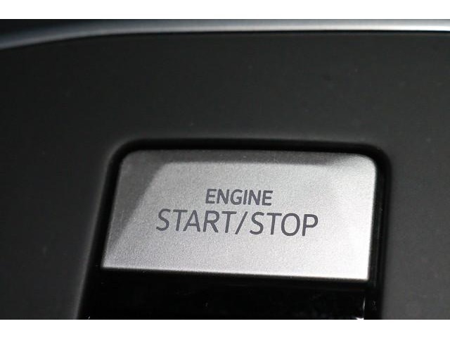ワンプッシュでエンジンスタート、キーを取出す必要がありません。エンジンスタートストップ  ボタンです。