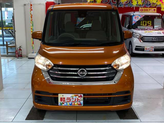 全天候型屋内展示場でゆっくりお車選びができます★