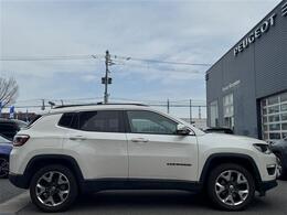 JEEPらしいシンプルなボディーラインがかっこいい！