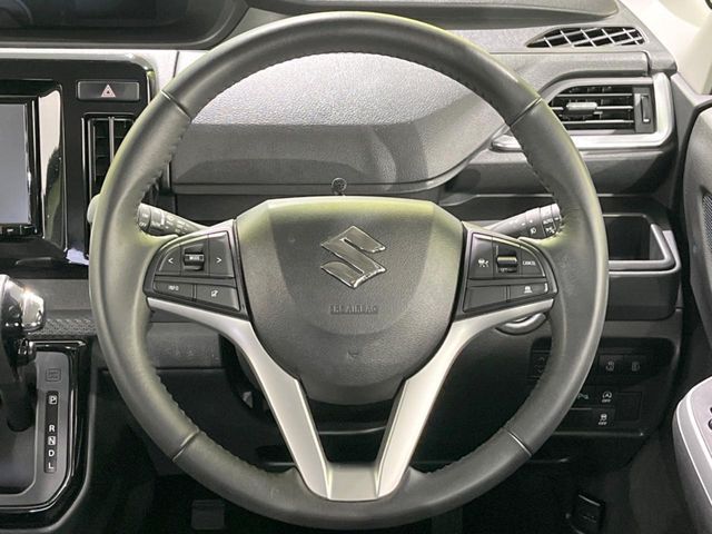 【純正革巻きステアリング】上質な革を使用することで、手にしっかり馴染みとても運転しやすいハンドルです♪