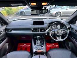 コックピット。車内もキレイで嫌な臭いもありません！ご納車後の臭いが付きにくくなる「空気触媒コーティング」もあります。