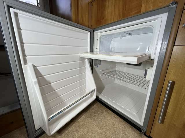 製氷室つき65L冷蔵庫