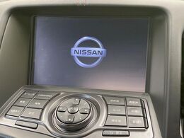 【メーカー純正ナビ】インテリアに溶け込むスタイリッシュな「専用設計」メーカーナビを装備♪視認性や操作性など基本性能にも優れ、より上質なカーライフをお楽しみいただけます。