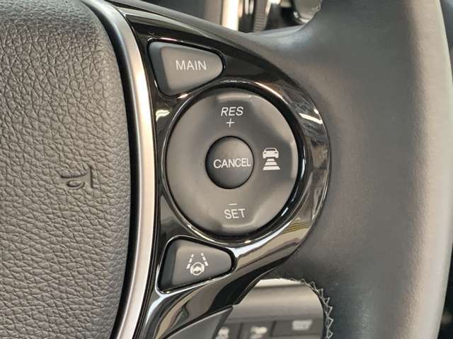 ホンダセンシング付きです！様々な安全装備と運転支援装置があなたを危険から守り運転の負担も軽減してくれます！操作は簡単ですので心配はしないで下さい。