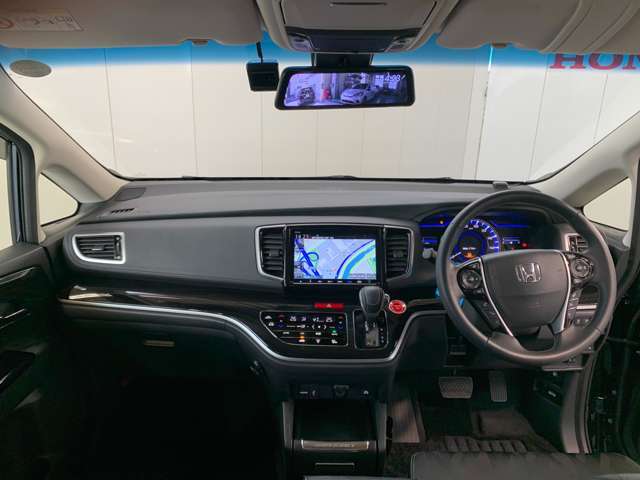 見通しの良い運転席回りとなっておりますので安心して運転をして頂けます！窓が大きいので明るく開放的な室内です