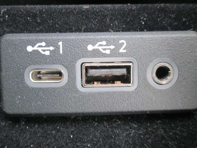 USBソケットも付いてスマホの充電など様々な用途に使用でき便利です