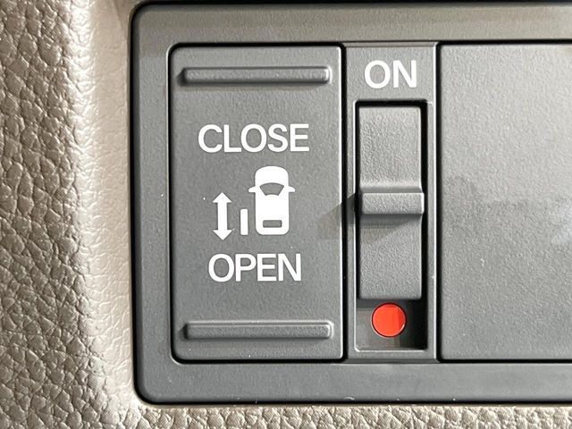 【パワースライドドア】スマートキーや運転席のスイッチでスライドドアの開閉が可能♪電動だから力を入れてドアを開ける必要が無く、小さいお子様でも、重い荷物を持っている時もラクに開け閉めできます♪