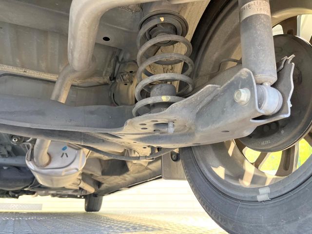 お車を安心してお乗りいただく為には、足回りの定期点検が欠かせません。サービスサポート（有償保証）では無料点検もご提供しており、安心のカーライフをお過ごしいただけるサポート体制が整っています。