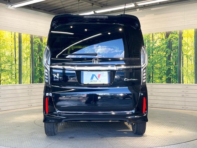 安心の最長10年・走行無制限保証（有償）をご用意。保証内容も充実はもちろん、無料点検＆オイル交換や、年中無休の全国・24時間ロードサービスも付帯されておりますのでご安心下さい。