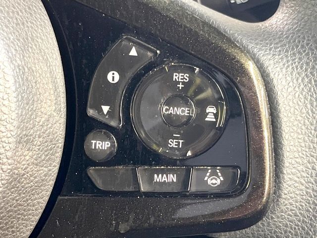 【アダプティブクルーズコントロール】高速道路での長距離走行が楽に！！自動で速度を保つクルーズコントロールが、衝突軽減システムと連携し、前方の車両を感知して車間を保つように速度調節してくれます！！