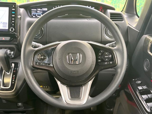 ステアリングも使用感が少なく、きれいな状態となっております♪