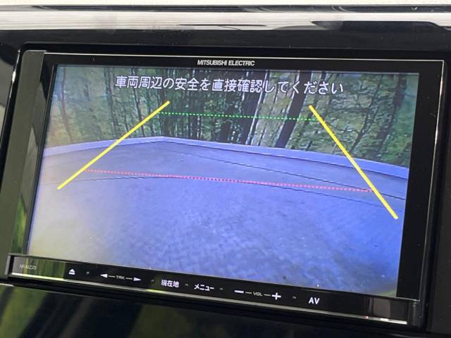 【バックカメラ】駐車時に後方がリアルタイム映像で確認できます。大型商業施設や立体駐車場での駐車時や、夜間のバック時に大活躍！運転スキルに関わらず、今や必須となった装備のひとつです！