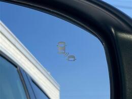 ◆ブラインドスポットモニタ◆レーダーにより隣車線の車両を検知。車両を検知した側の表示灯が点灯。車両を検知している側に車線変更をしようとした場合、ブザーと表示で危険をお知らせします。