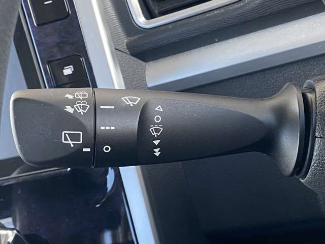 【ガラスコート艶プラス】吸い込まれるほどの深い艶が約2年間持続！ガラス系のコーティングでありながら、強力な撥水性能を併せ持ちます。しかも普段のお手入れは水洗いだけ！