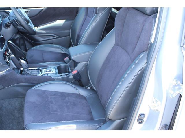 助手席シートの写真、運転席とくらべても使用感少なめです