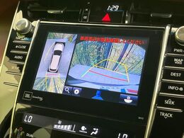 【パノラミックビューモニター】専用のカメラにより、上から見下ろしたような視点で360度クルマの周囲を確認することができます☆死角部分も確認しやすく、狭い場所での切り返しや駐車もスムーズに行えます。
