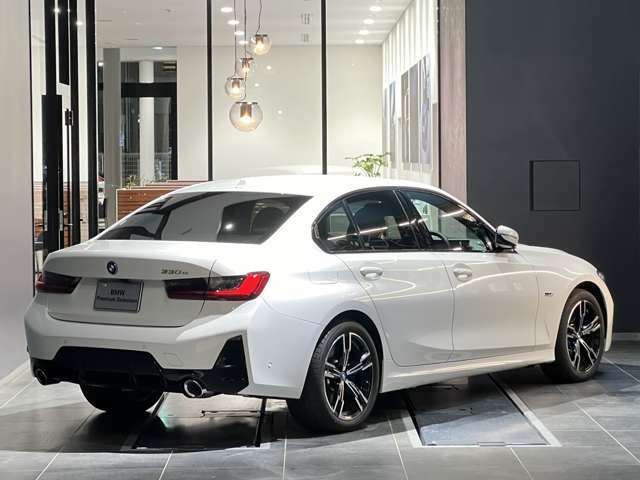 BMWメカニックの「マイスター」が数多く在籍しております。点検整備時に交換が必要な項目（BMW認定指定交換指定部品など）に関しましては、すべて新品の純正部品を使用させて頂きます。