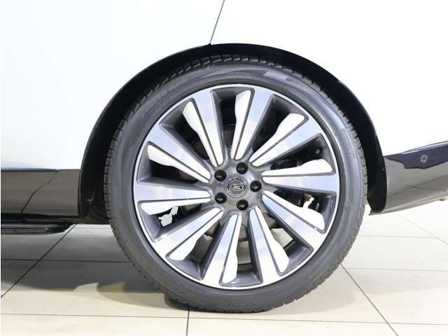 ・シルバー/ダークグレイコントラストフィニッシュ