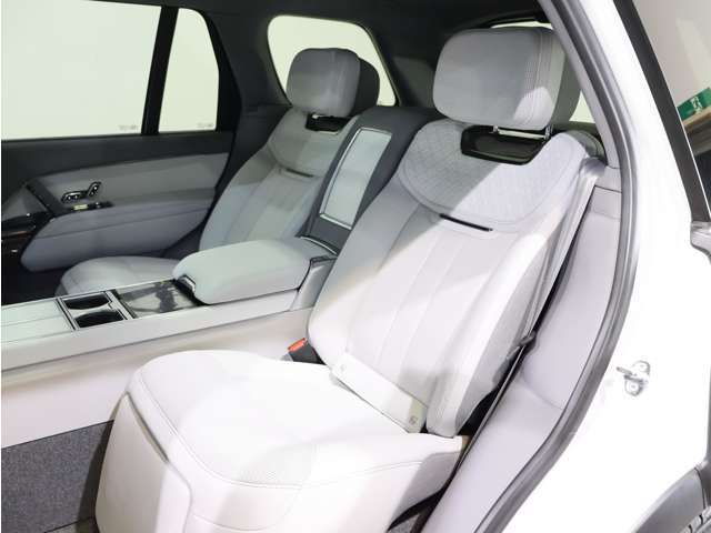 ・リアシートヒーター/クーラー/マッサージ付き